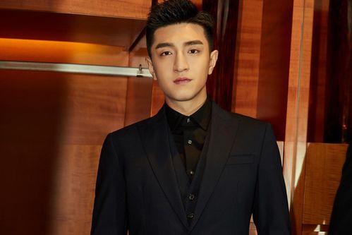 刘大锤爆料昊瀚恋情视频,甜蜜互动引网友热议