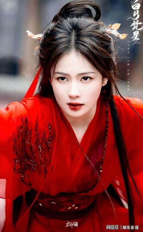 白鹿张凌赫最新狗仔爆料,甜蜜瞬间曝光，恋情疑再升级！